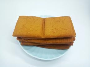 准备400克的豆干，对半切