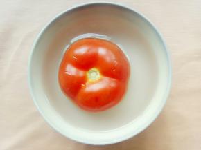 番茄用开水烫一下