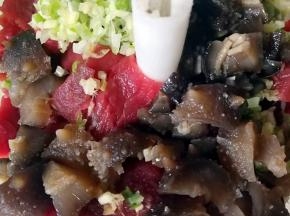 海参切小块也放入料理机