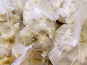 按需要用保鲜袋装起来，吃的时候随时下