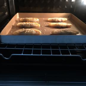 再次放入烤箱200度烤10分钟，表面上色即可