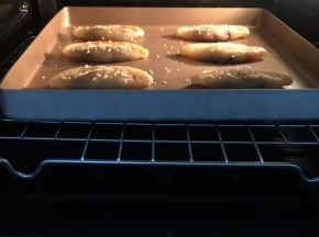 再次放入烤箱200度烤10分钟，表面上色即可