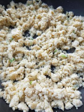 翻炒均匀，至熟，盛出备用。