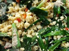 放盐和胡椒粉调味。