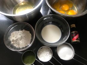 准备好蛋糕体材料，蛋黄和蛋白分离，蛋黄里另加一个全蛋