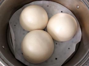 然后开火，大火蒸20分钟。光滑的大豆包就蒸好啦！