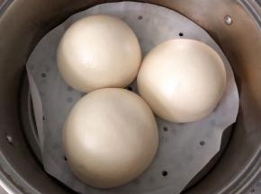 然后开火，大火蒸20分钟。光滑的大豆包就蒸好啦！