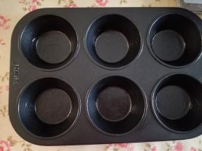 10.六连模抹上黄油，防粘，