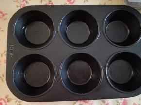 10.六连模抹上黄油，防粘，