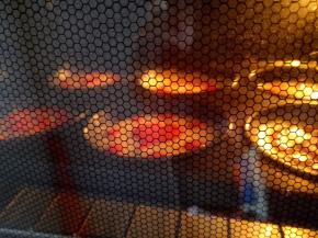 14.烤箱预热，上下火，175度，中层，烤20分钟左右，