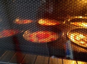 14.烤箱预热，上下火，175度，中层，烤20分钟左右，