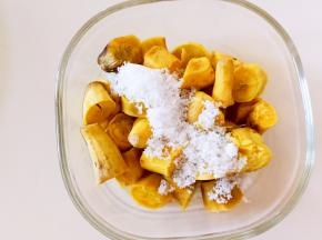 红薯很软了，加入一点白糖（也可以不放）