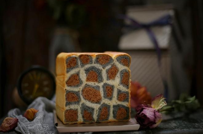 妩媚性感的豹纹吐司