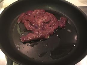 中火温油下猪肝