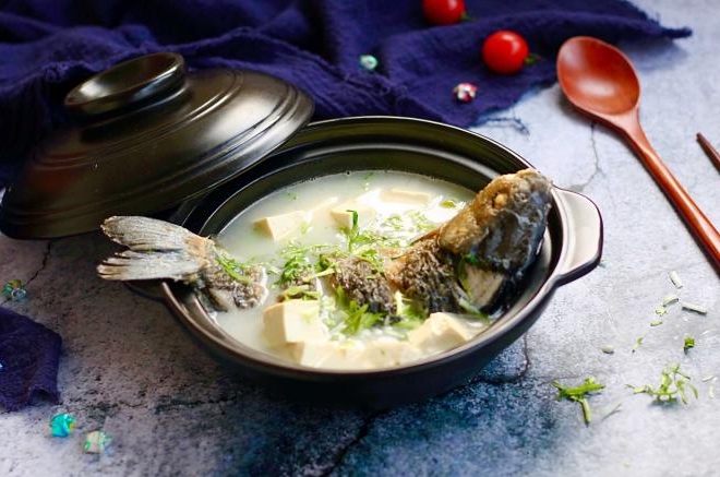 鲫鱼豆腐汤