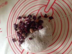 加入蔓越莓干 无花果干揉匀