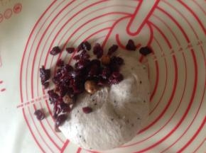 加入蔓越莓干 无花果干揉匀