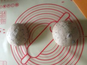 分成两份 排气滚圆 松弛15分钟