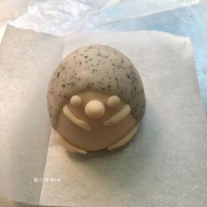 如图再粘出眼睛和鼻头