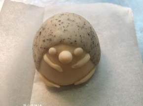 如图再粘出眼睛和鼻头