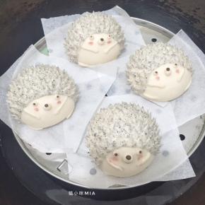 蒸锅放3厘米高度的水，开火一分钟后关火，最后放入蒸锅，发酵30分钟