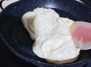 快速翻拌均匀，无干粉。