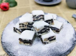 近看，奥利奥饼干没有像硬一点的饼干做出来的那么酥硬，但是想对比我还是比较喜欢奥利奥饼干口味的。