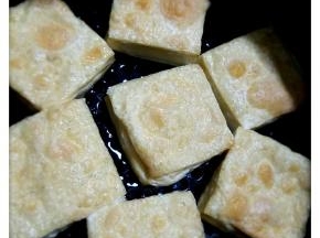 4、炸锅200度炸8分钟，拉出炸篮翻面再炸8分钟。