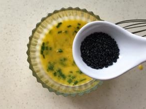 加入少许黑芝麻