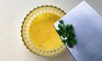 加入切好的葱花