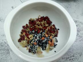 所有原材料都放入内胆