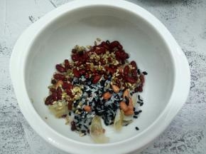 所有原材料都放入内胆