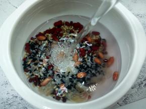 加入750克的纯净水