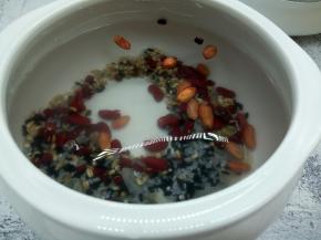 水量加至这个位置，（如果想吃浓稠一点的，可以少加15克水）