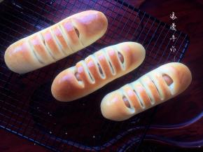 成品～出炉后即刻在表面刷一层薄薄的融化的黄油