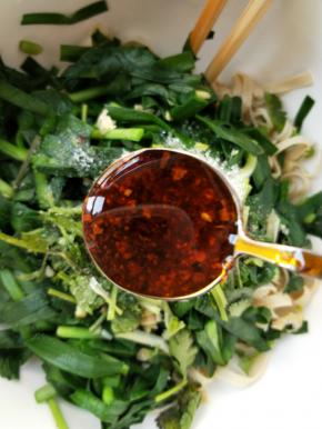 加一勺辣椒油。