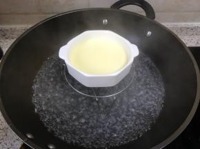 放入鸡蛋液
