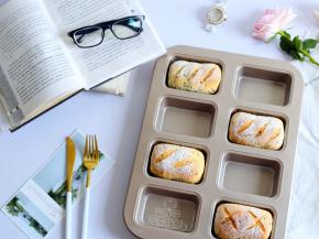 烤好的面团立即脱模，放在烤网上晾凉。