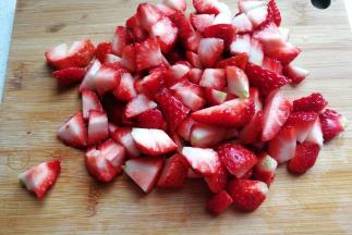 然后切成均匀的小丁