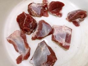 猪展肉切块