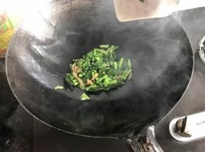 倒入青菜翻炒