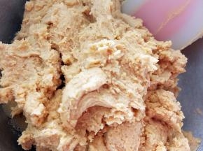 最后是无干粉状态，多压压可以让面糊更加细腻