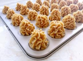 依次全部做好，放进预热好的烤箱里面，热风185度先烤分钟左右，花纹基本定型后改为170度烤10分钟左右