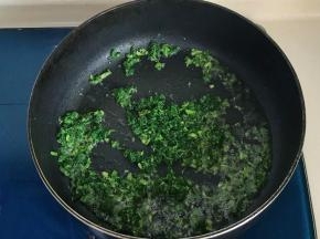 翻炒片刻