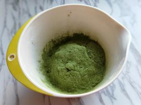 再加入大麦青汁粉。