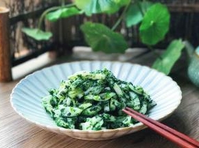 年糕的软糯Q弹加上荠菜原本的鲜味，真是太美味了……
