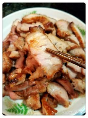 6 、看肉的上色程度，和肉的生熟程度适当的调整一下烘烤时间。出炉待凉后切片即可。