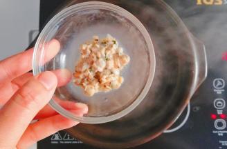加入蛤仔肉煮1分钟