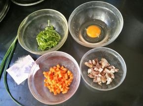 准备并处理好食材。