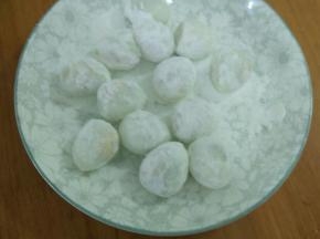 鹌鹑蛋裹一层淀粉